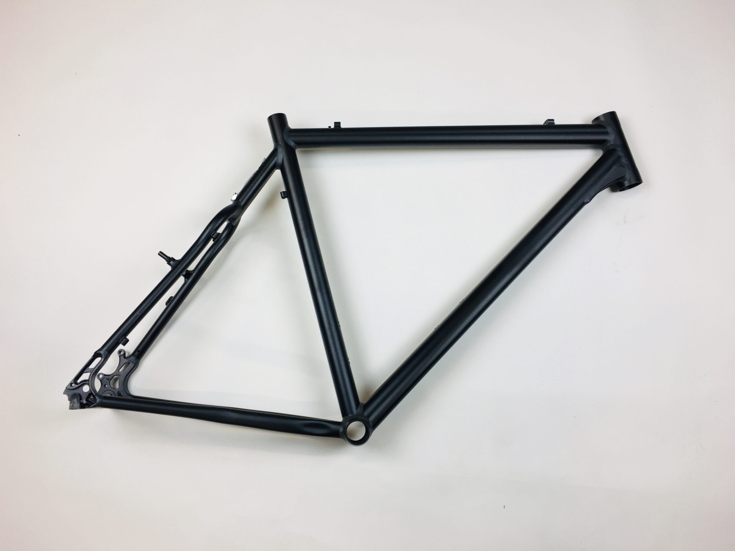 Verwaand Scharnier Wafel MTB frame mat zwart aluminium maat 57-61 | Wijverkopentweedehandsfietsen.nl Verwaand Scharnier Wafel MTB frame mat zwart aluminium maat 57-61 | Wijverkopentweedehandsfietsen.nl