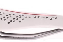 M-wave White red fietszadel 142mm https://www.wijverkopentweedehandsfietsen.nl/