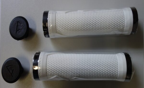 Canyon grips MTB met inbus bevestiging https://www.wijverkopentweedehandsfietsen.nl/