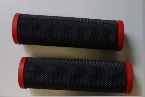 Canyon grips MTB black/red handvatten https://www.wijverkopentweedehandsfietsen.nl/