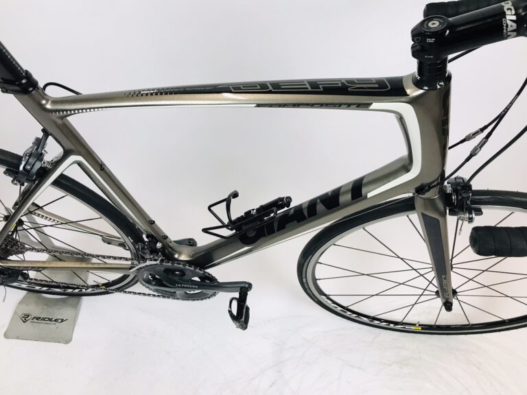 Giant Defy racefiets https://www.wijverkopentweedehandsfietsen.nl/