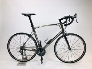 Giant Defy racefiets https://www.wijverkopentweedehandsfietsen.nl/