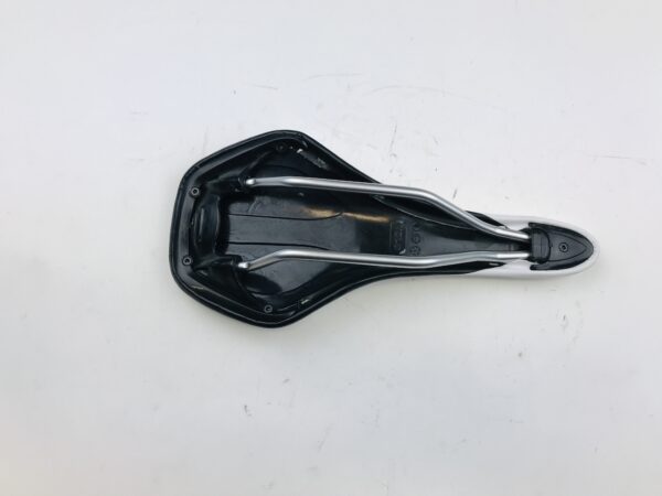 ISAAC VELO Sportzadel Wit-Zwart model CR-MD 28x13cm - Afbeelding 2
